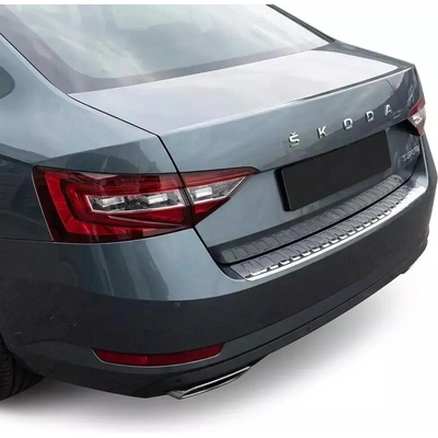Omtec Leštený nerezový kryt hornej hrany zadného nárazníka Škoda Superb III liftback 2015–2024