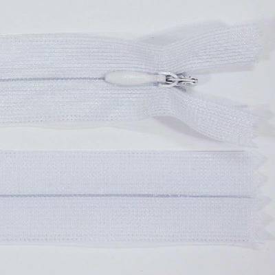 Zip skrytý šatový 3mm délka 20cm, barva 101