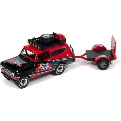 Johnny Lightning International Scout II s přívěsem Open Utility 1:64