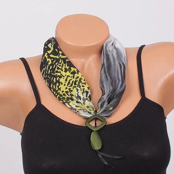 Image 1 of Шарено фишу-колие със зелени висулки