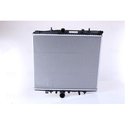 Chladič motora NISSENS 63695A