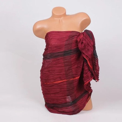 Плажно парео на големи квадрати във винено червен цвят