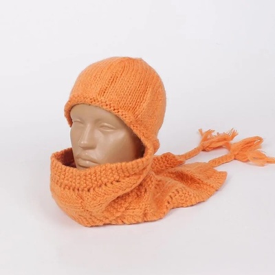Дамски плетен шал с шапка в оранжево