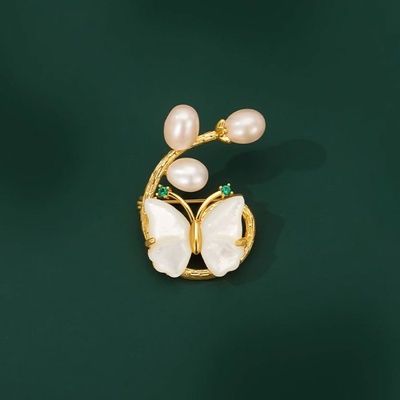 Éternelle brož s perleťovým motýlem Nieve pravé perly B7345-KLMSX001 zlatá