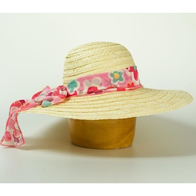 Dámsky slamený klobúk zdobený šatkou