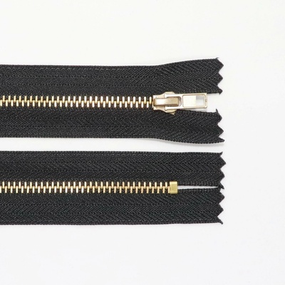 Kovový zip šíře 5 mm délka 20 cm nedělitelný