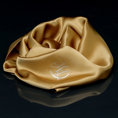 Hedvábný šál zlatá – Zboží Mobilmania