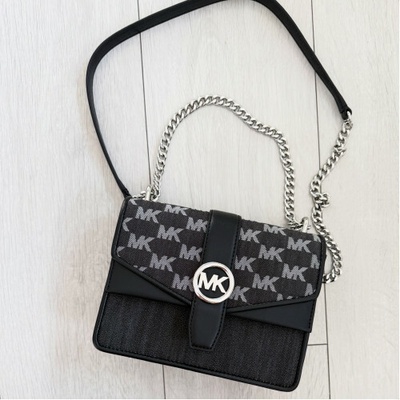 Michael Kors Greenwich O čierna