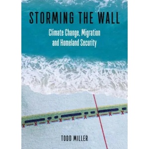 Storming the Wall | Todd Miller (ISBN: 9780872867154)