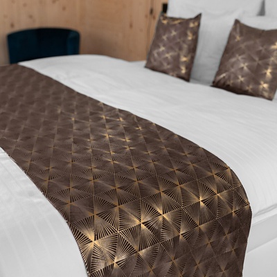 Biante Zamatový prehoz/behúň na posteľ Isabela IBL-012 Rose Gold trojuholníky na hnedom 60x300 cm