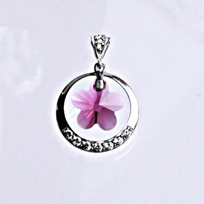 Čištín Stříbrný přívěšek s krystalem Swarovski fuchsia, kytka P 1405