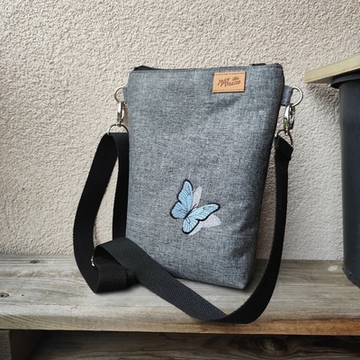 Joan Atelier Modrásek Háta crossbody taštička strojová výšivka