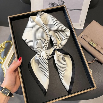 Hedvábný šátek Černé linie