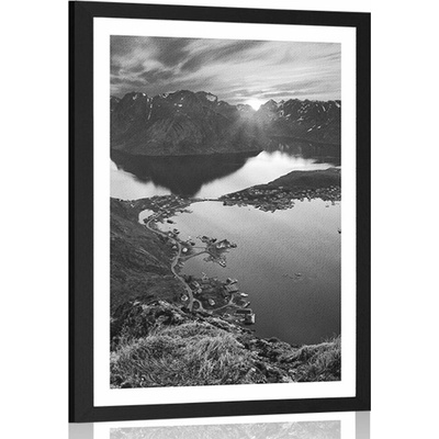 Plakát s paspartou okouzlující horské panorama se západem slunce v černobílém provedení - 40x60 no frame