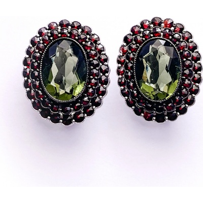 Vltavín Moldavite stříbrné náušnice s broušenými vltavíny a granáty P2000084660006