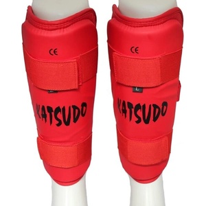 Katsudo Протектори за подбедрици LIGHT, червени (2076.KAT.LIGHT.RED)