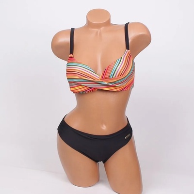 Бански в черен цвят с пъстро райе - чашка В