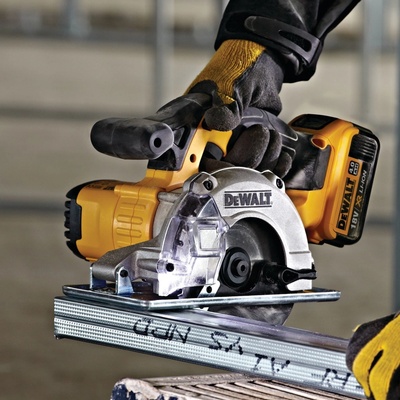 DeWALT DCS373M2