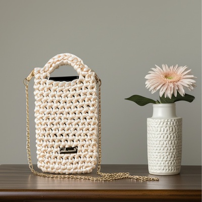 Krémová háčkovaná kabelka na mobil s řetízkem handmade