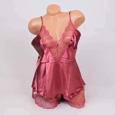 Макси сатенена пижама в бордо с ефектна дантела