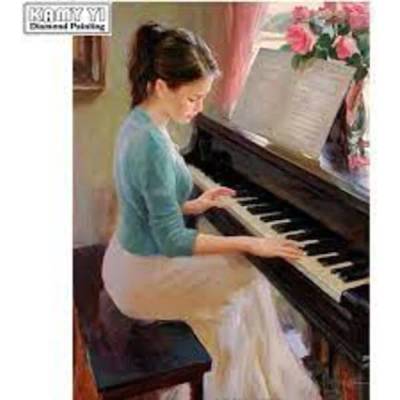 Пианистка 40/50 см