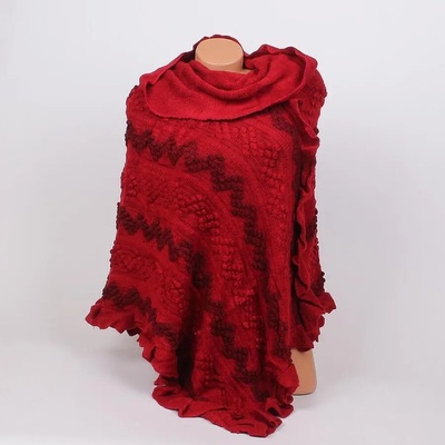 Дамско плетено пончо с качулка в червено