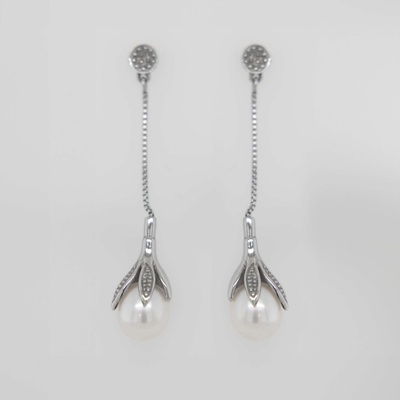 Lillian Vassago visací stříbrné náušnice zdobené lístky s perlou LLVY-SER010