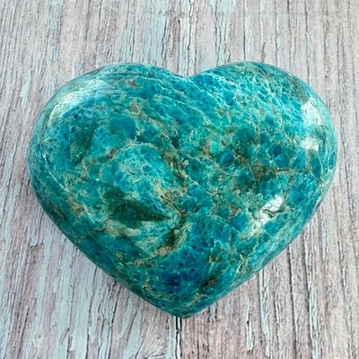 Nefertitis Apatit srdce Madagaskar 12 NF60772 - cca 7,8 x 6,6 cm, 282,4 g