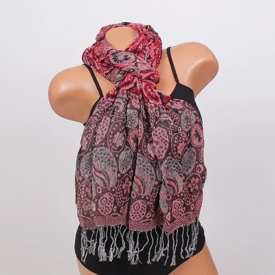 Дамски шал в червено, бяло и черно с ефектни орнаменти