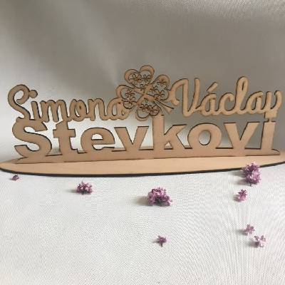 Dekorace z Česka Dřevěné jméno a příjmení novomanželů 60 cm
