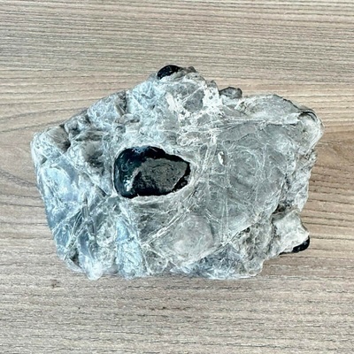 Nefertitis Obsidián Apačská slza v matrixu USA 103 NF64921 - cca 2,7 cm, 860 g