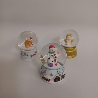 DECOLED Vánoční sněžítko se sněhulákem 4,8 × 6,2 × 4,8 cm, stojící