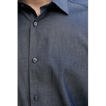 Calvin Klein Риза Calvin Klein в тъмносиньо със стандартна кройка с италианска яка LV019EU024 (LV019EU024)