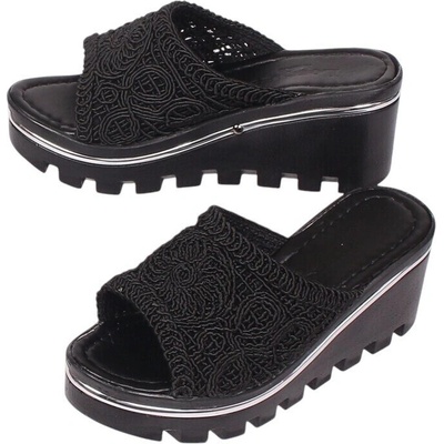 Дамски чехли в черен цвят с платформа