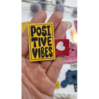 Koženkový štítok Positive vibes Materiál/farba: LASER Čierno/zlatá