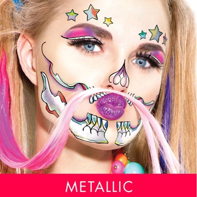 Metalická glam tetovačka na obličej lebka a hvězdy