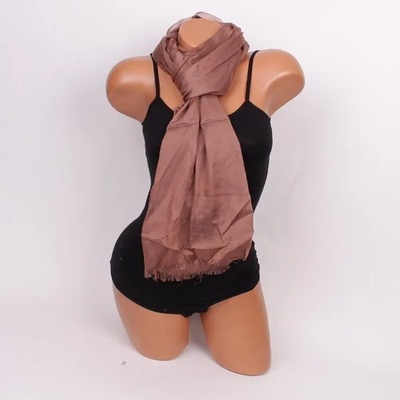 Изчистен и стилен дамски шал в млечно кафяв цвят