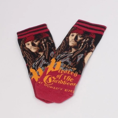 Детски чорапи в черно и червено с надпис и Карибски пирати