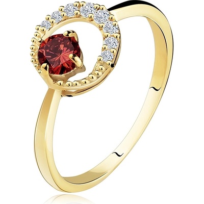 Šperky eshop zlatý prsten 585 zirkonový srpek měsíce kulatý červený granát GG91.25