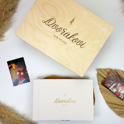 Lovelu Vánoční set s personalizací Naše Vánoce - fotoalbum a dřevěný box