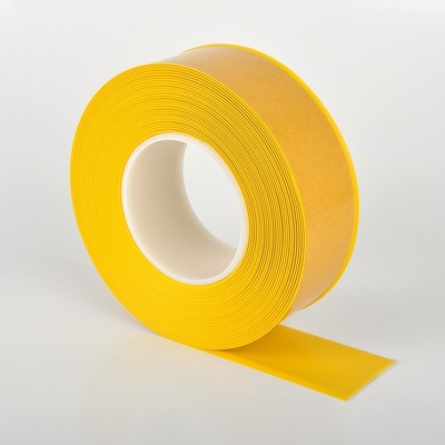 Odolná podlahová páska WT-500 se zkosenou hranou – PVC, žlutá, 100 mm × 25 m