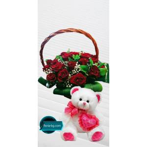  КОШНИЦА С ЧЕРВЕНИ РОЗИ