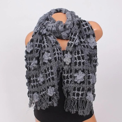 Стилен дамски шал в черно и графит с цветя