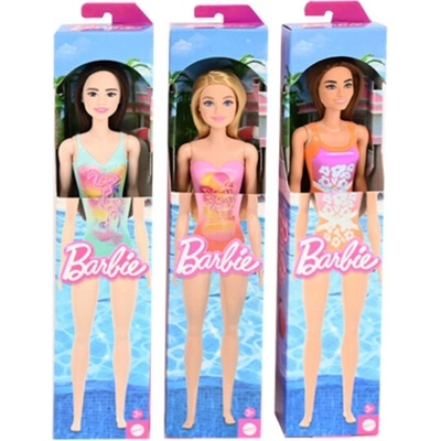 Barbie na pláži v modrých plavkách