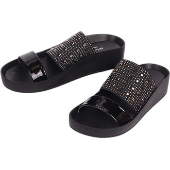 Лачени чехли в черно с камъчета