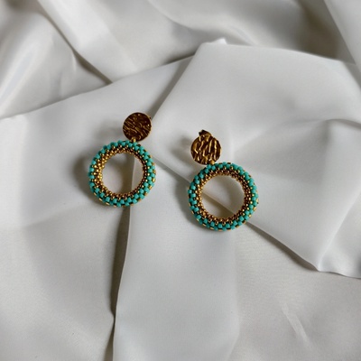 JANSKA DESIGN Kruhové náušnice na puzetu tyrkysové se zlatou NAU0020