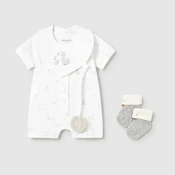 Mayoral Сет пижама къса в бял цвят с лигавник и чорапи за новородено момче Mayoral