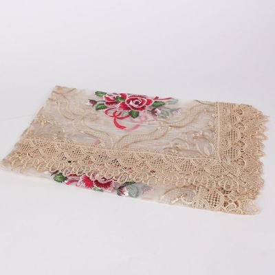 Каре за маса в бяло с тюл, бродирани рози и дантела 90/90