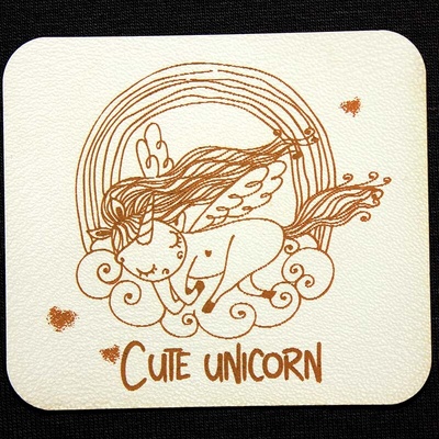 koženkový štítok cute unicorn Materiál/farba: Hnedá koženka