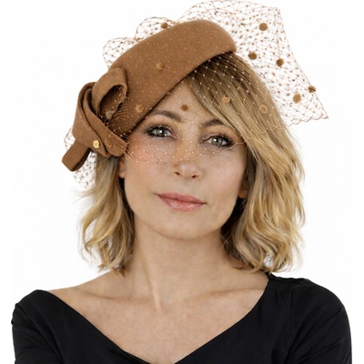 Fiebig Headwear since 1903 Béžová plstěná slavnostní lodička se závojem